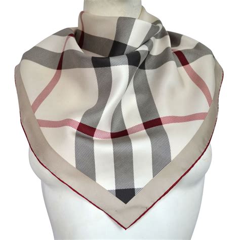 foulard burberry pas cher soie|Écharpes & foulards pour femme .